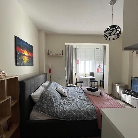 Lovely One Bedroom Studio In Tirana Eksteriør billede
