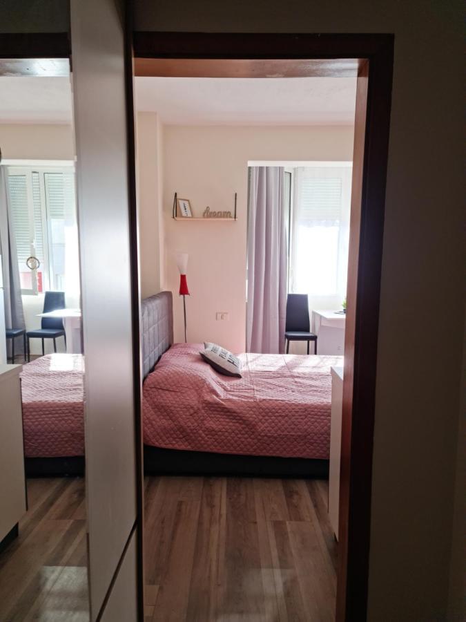Lovely One Bedroom Studio In Tirana Eksteriør billede